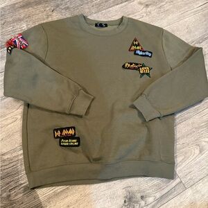 Vinyl icons def leopard crewneck with patches